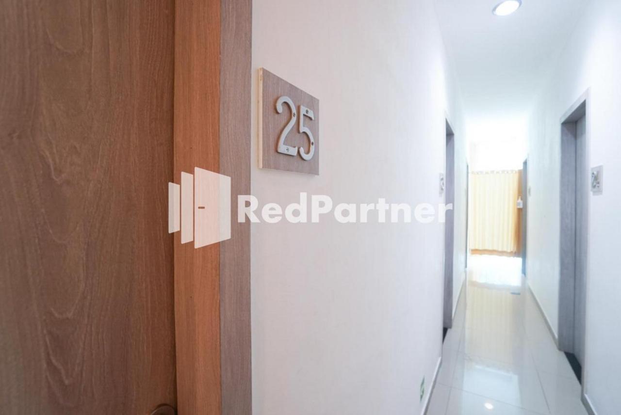 Eascot Hotel Mitra Reddoorz 雅加达 外观 照片