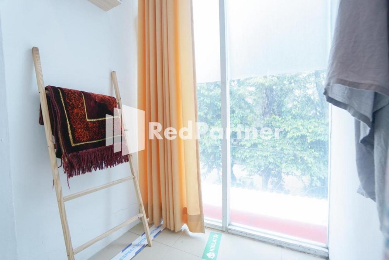 Eascot Hotel Mitra Reddoorz 雅加达 外观 照片