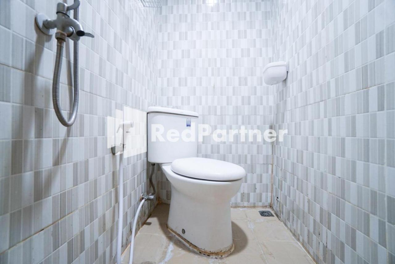 Eascot Hotel Mitra Reddoorz 雅加达 外观 照片