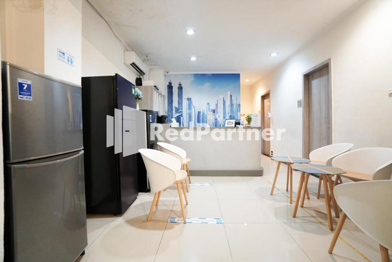 Eascot Hotel Mitra Reddoorz 雅加达 外观 照片