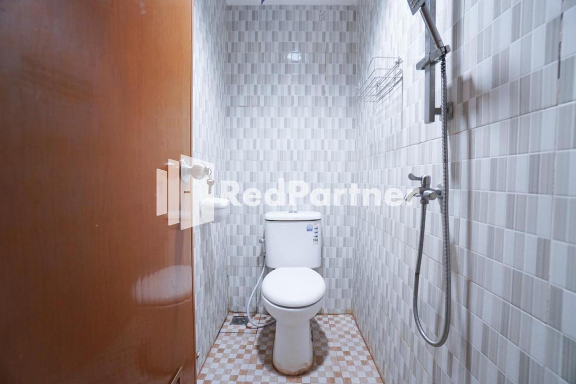 Eascot Hotel Mitra Reddoorz 雅加达 客房 照片